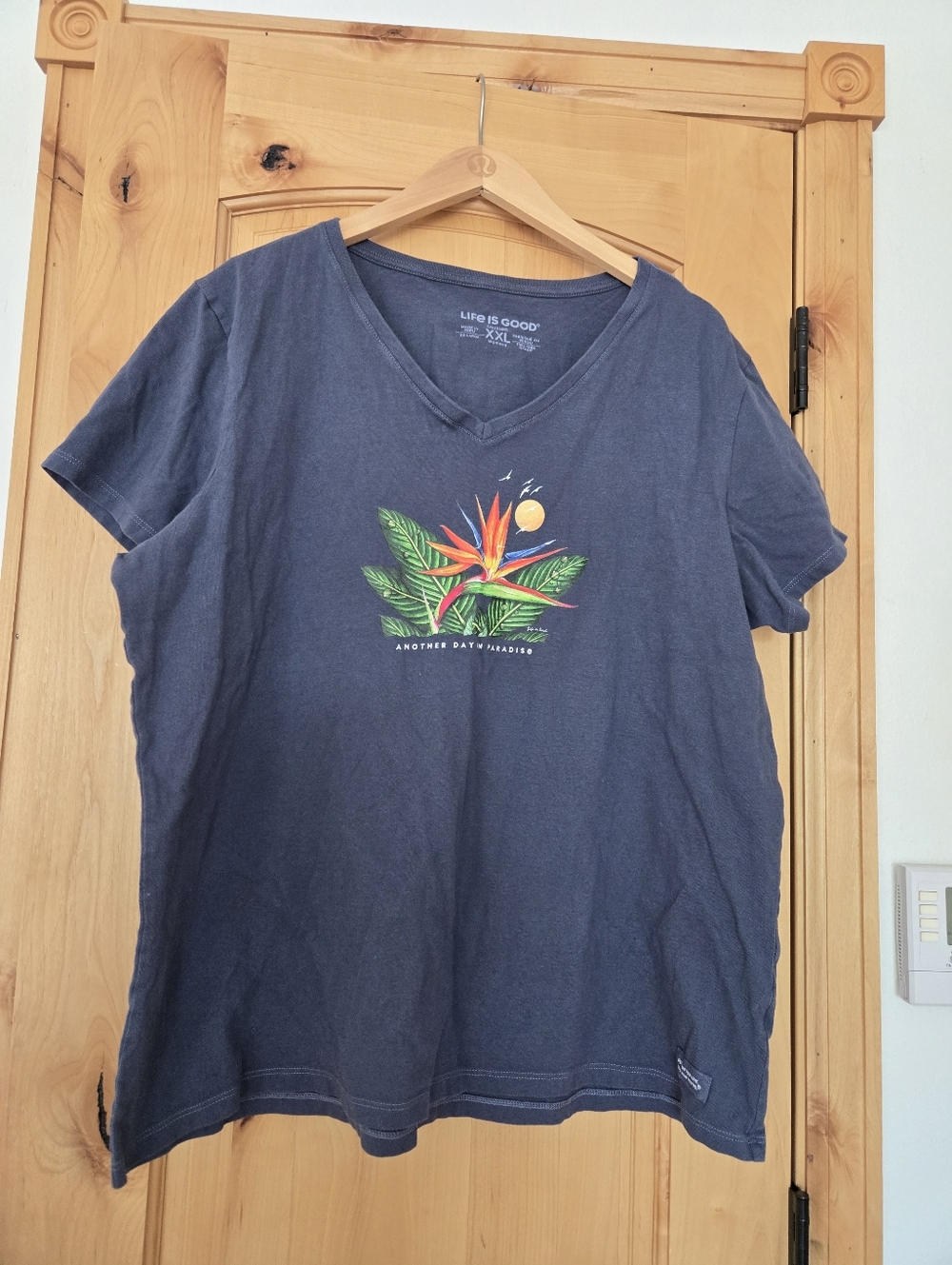 Life Is Good Navy V-Neck Tee with Tropical Bird of Paradise Print XXL